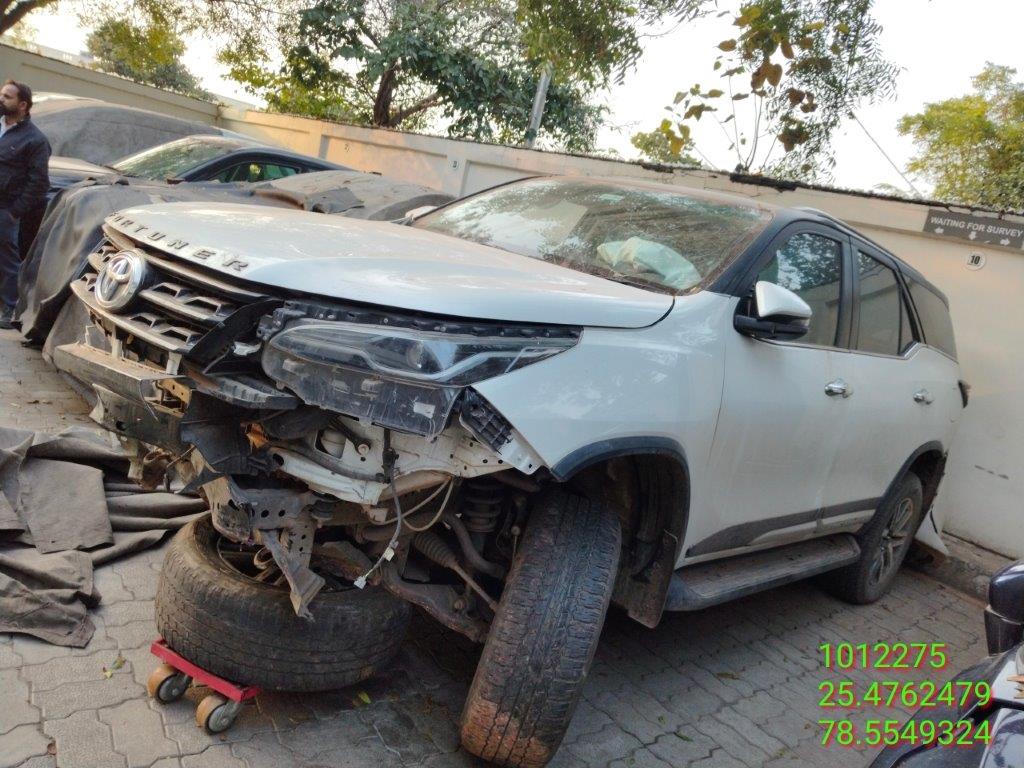  TOYOTA  FORTUNER LEADER AT